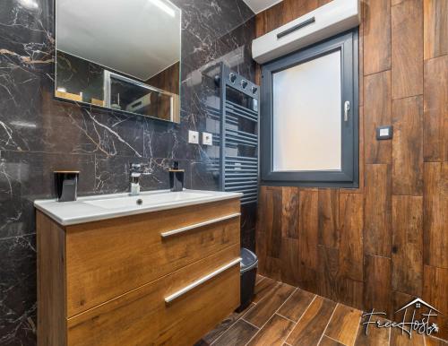 a bathroom with a sink and a window at Marvel House - Disneyland 5min, Private Parking, Terrace in Magny-le-Hongre