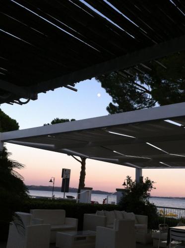 a view of the ocean from a patio with white chairs at Skipper White Guest House in Trevignano Romano