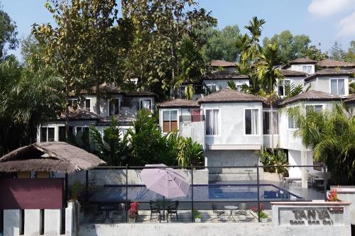 Der Swimmingpool an oder in der Nähe von TANYA Baan Bon Doi