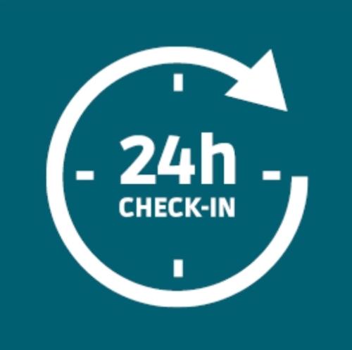 an open sign with an arrow and zkm check in at Espaçossego 83 oito meia 82 vinte 74 in Campina Grande