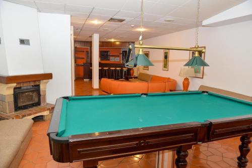Бильярд в LagosMar Story Hotel