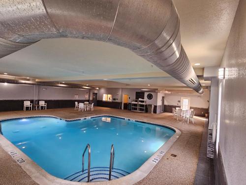 a large swimming pool in a hotel room at MainStay Suites Grantville - Hershey North in Grantville