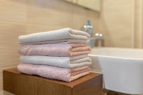 Bilik mandi di Apartments Kot'č