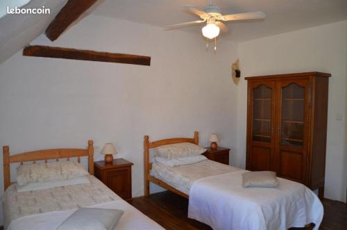 Кровать или кровати в номере Domaine Lauxley du Loc'h