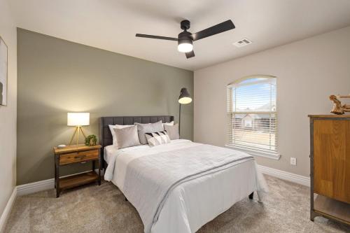 En eller flere senge i et værelse på The Hearth House - Quiet Rogers Retreat