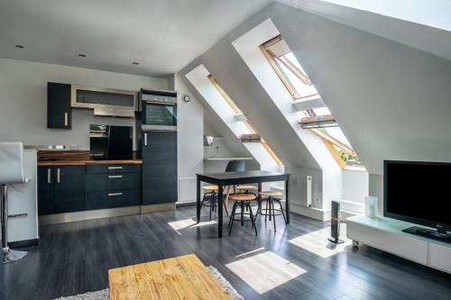 Rouen, appartement sous les toits, gare + parking