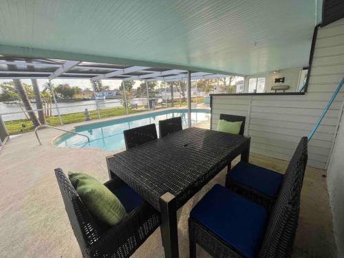 Gallery image of Lakefront Paradise with Private Pool in Holiday