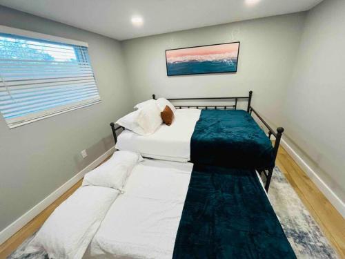 Gallery image of Lakefront Paradise with Private Pool in Holiday