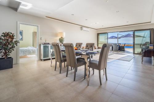 Zona d'estar a Dwejra Peak House