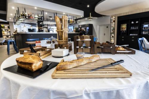 ホテルの敷地内または近くでの食事または食べ物