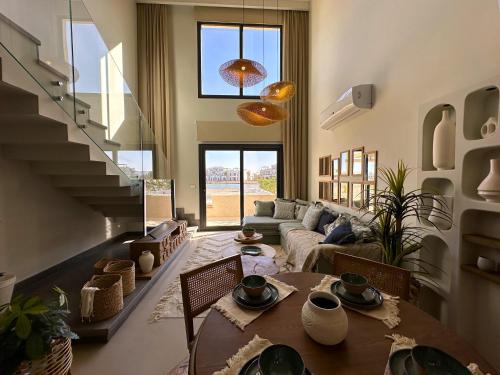 Χώρος καθιστικού στο Charming 3BR Villa/Free Pool & Lagoon Access@Gouna