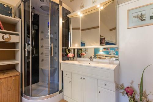 Kúpeľňa v ubytovaní Maison charmante à Bernières-sur-Mer, parfait 35 m².