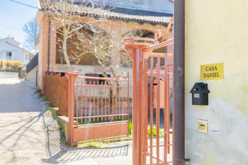 Φωτογραφία από το άλμπουμ του Casa Daniel - casa con giardino σε Magliano Alfieri