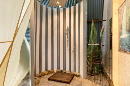 a bathroom with a shower with a wooden fence at Galerie Haus Wohnung 3 in Sehestedt