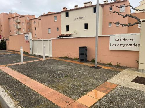 Bangunan di mana terletaknya apartmen