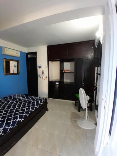 a bedroom with a bed and a desk and a chair at Brisas del Mar Apto 1A in San Andrés