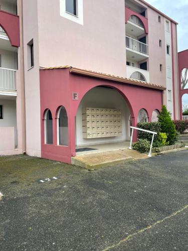 T2 - Les pieds dans le sables en toutes saisons 5 couchages - climatisation - parking privée - piscine - situation optimum et rare - Amoureva - Plage Richelieu- Cap d'Agde