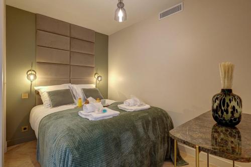 Photo de la galerie de l'établissement 369 Suite Fondary 5 - Superb apartment in Paris, à Paris