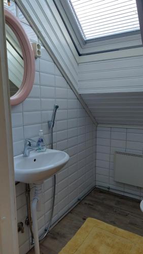 a bathroom with a sink and a skylight at Yö Vaahteramäellä 