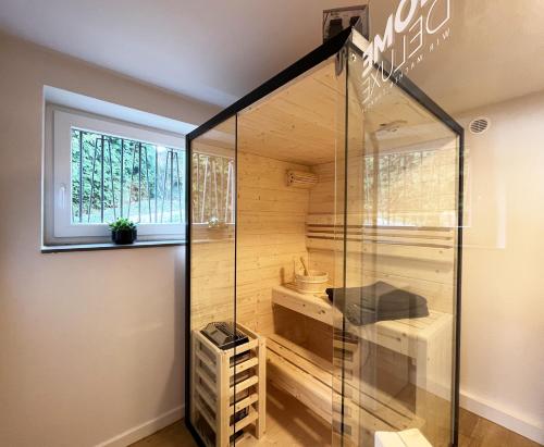 a glass shower in a room with a window at Kolberg Studio - Moderne Ferienwohnung in Boppard in Boppard