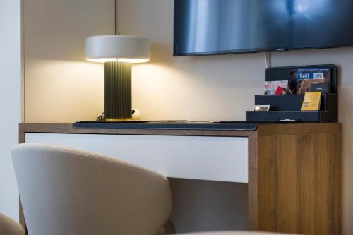 Una televisión o centro de entretenimiento en Melius Apartment Split
