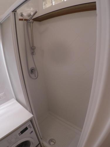 a shower in a bathroom with a washing machine at Garibaldi Guest House in Macerata