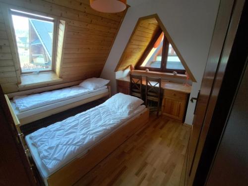 เตียงในห้องที่ Kościelisko Apartament Widokowy na Giewont