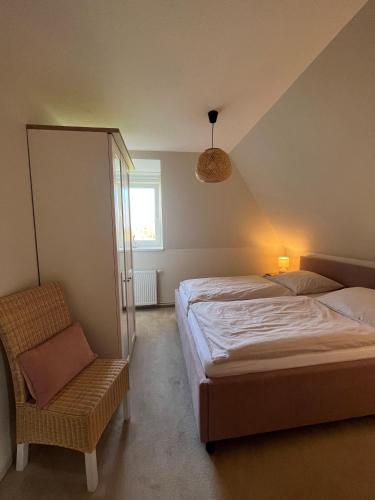 Postel nebo postele na pokoji v ubytování Haus-Seeschwalbe-Wohnung-4