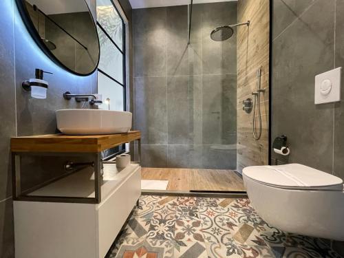 Ένα μπάνιο στο Retreat Apartments