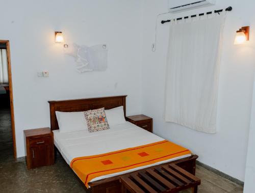 Una cama o camas en una habitación de Tekkawatta