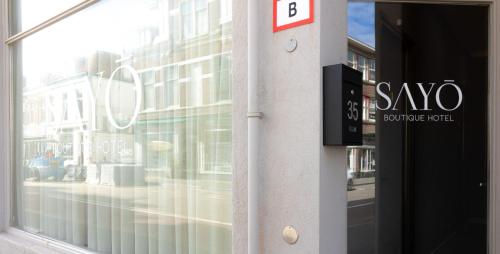 Certificato, attestato, insegna o altro documento esposto da SAYŌ Boutique Hotel