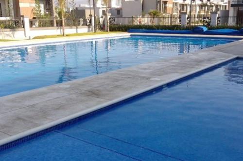 Πισίνα στο ή κοντά στο Acogedora y moderna casa en Hidalgo