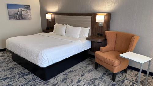Postel nebo postele na pokoji v ubytování La Quinta by Wyndham Milwaukee SW New Berlin