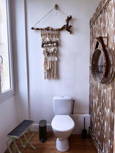 Bilik mandi di SPA, Élégance et Charme au Cœur des Vignes - Piscine&SPA Décoration Artisanale