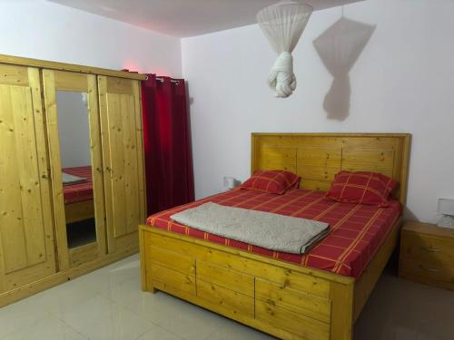 Giường trong phòng chung tại Grande Villa neuve 3 chambres avec piscine et wifi à Malikounda près Saly