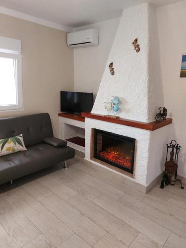 a living room with a fireplace and a couch at Casa Giulia in Denia