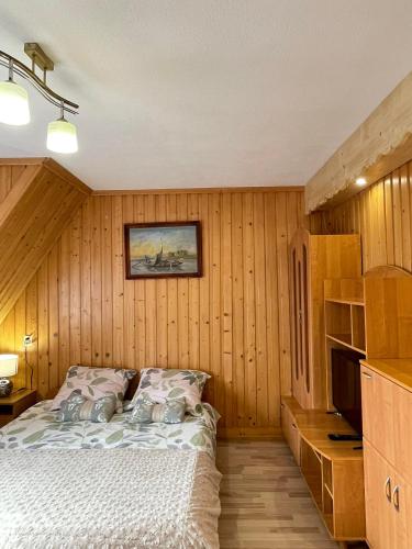 Ένα ή περισσότερα κρεβάτια σε δωμάτιο στο Apartament 5 os u Króla