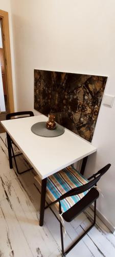 a white table and two chairs in a room at STUDIO JACUZZI BELLE VIEW SINAIA-free parking in Sinaia