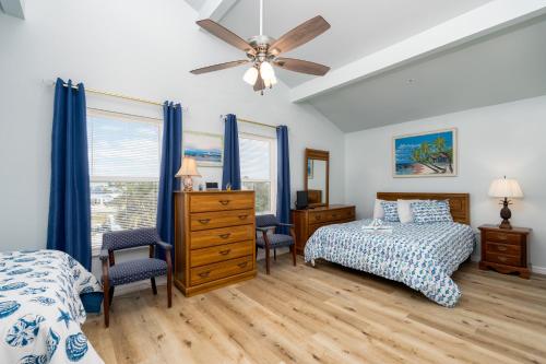 a bedroom with two beds and a ceiling fan at Castaway Cottage in Fort Myers Beach