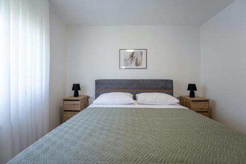 Postel nebo postele na pokoji v ubytování Villa Tina in Pinezići (Haus für 10 Personen)