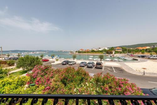 Villa LUMA Sukošan - house by the sea