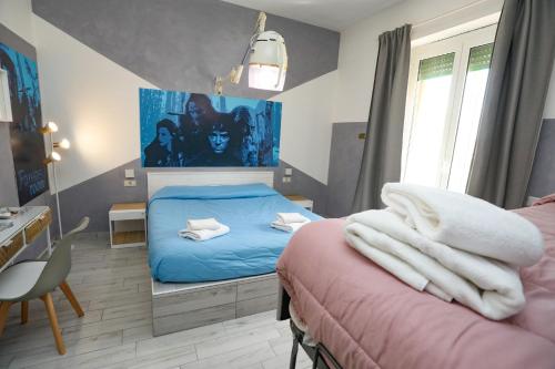 Ένα ή περισσότερα κρεβάτια σε δωμάτιο στο Cineroma Guesthouse