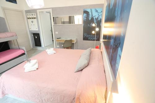 Ένα ή περισσότερα κρεβάτια σε δωμάτιο στο Cineroma Guesthouse