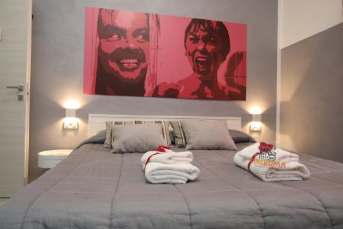 Ένα ή περισσότερα κρεβάτια σε δωμάτιο στο Cineroma Guesthouse
