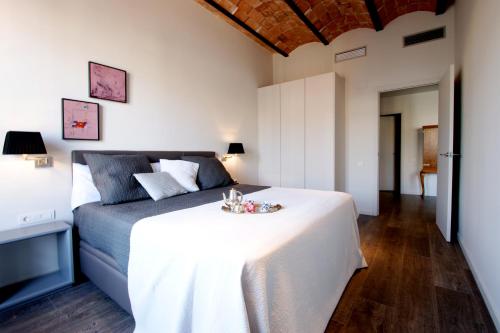 Giường trong phòng chung tại Decô Apartments Barcelona-Diagonal