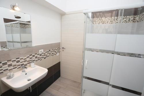 Ένα μπάνιο στο Cineroma Guesthouse