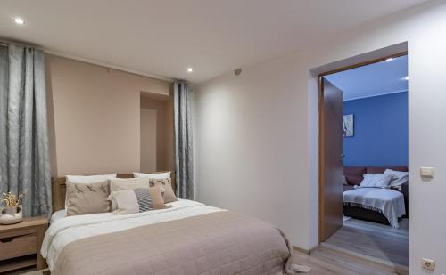Ένα ή περισσότερα κρεβάτια σε δωμάτιο στο Cozy apartment near the sea