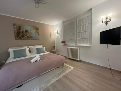 Televizors / izklaižu centrs naktsmītnē Momento