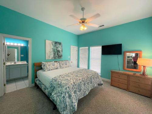 En eller flere senge i et værelse på Barton's Beach House-350 S Breakers