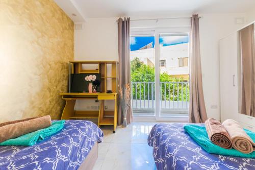 a bedroom with two beds and a window at New Spacious Apartment3 Bdr 2 Bth Bugibba 4 in St. Paul's Bay